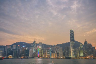 Alacakaranlıkta Hong Kong finans bölgesi, şehir konsepti 4 Kasım 2012