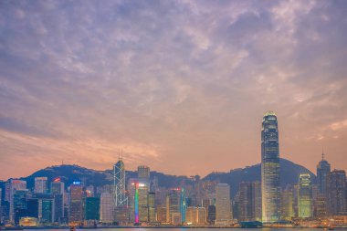 Alacakaranlıkta Hong Kong finans bölgesi, şehir konsepti 4 Kasım 2012