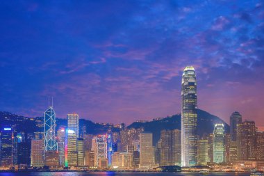 Alacakaranlıkta Hong Kong finans bölgesi, şehir konsepti 4 Kasım 2012