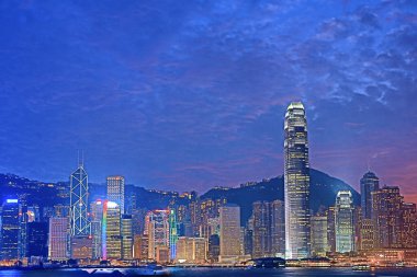 Alacakaranlıkta Hong Kong finans bölgesi, şehir konsepti 4 Kasım 2012