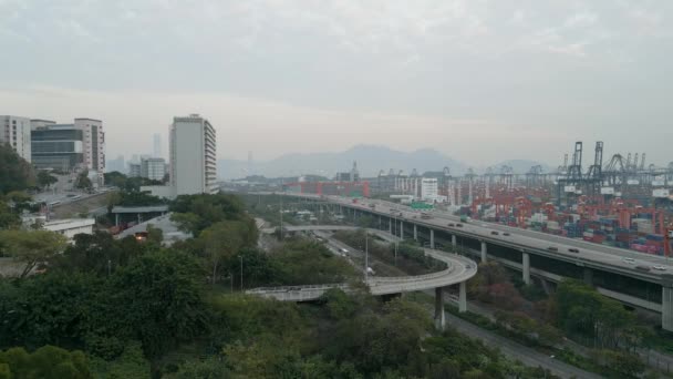 Autostrada Wielopoziomowe Skrzyżowanie Dróg Poruszającymi Się Samochodami Autostrada Kwai Chung — Wideo stockowe