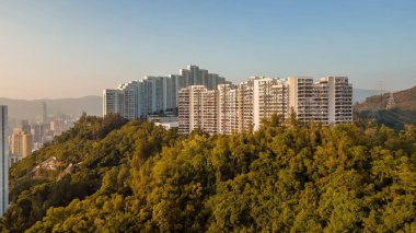 31 Aralık 2022 Hong Kong, Tai Wo Shan 'da kalabalık bir apartman bloğu.