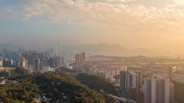 31 Aralık 2022 Kowloon, Tai Wo Shan 'da kalabalık bir apartman bloğu.