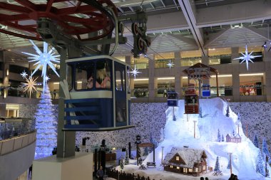 14 Aralık 2012 'de Hong Kong' daki Landmark alışveriş merkezinde Noel süslemeleri.