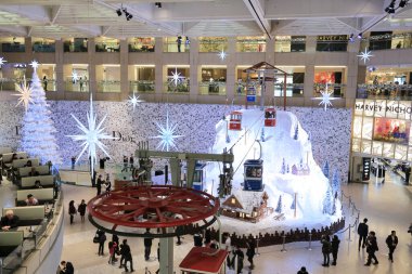 14 Aralık 2012 'de Hong Kong' daki Landmark alışveriş merkezinde Noel süslemeleri.