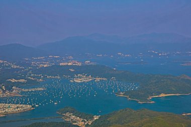 Limanda bir yat parkı, liman yat kulübü.