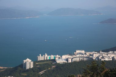 bir kampüs HK Bilim ve Teknoloji Üniversitesi