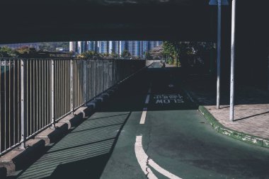 HK 6 Ocak 2023 'te yeşil bisiklet yolunda bisiklet işareti