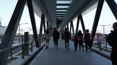 HK şehir merkezindeki modern yaya geçidi 22 Ocak 2023