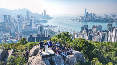 Group of school with teacher on field trip 9 Nov 2022