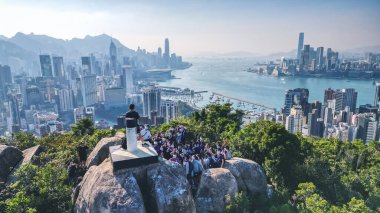Group of school with teacher on field trip 9 Nov 2022