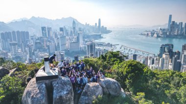 Group of school with teacher on field trip 9 Nov 2022