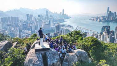 Group of school with teacher on field trip 9 Nov 2022