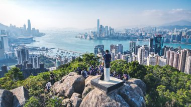 Group of school with teacher on field trip 9 Nov 2022
