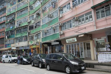 27 Nisan 2013 Tong Lau, Quarry Körfezi 'ndeki eski bina.