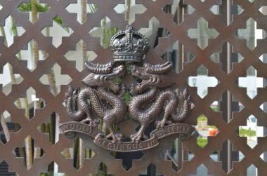 Sahte metal ürünlerinin bir parçası. Yakın plan., hk 11 Mayıs 2013