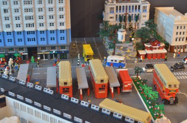 11 Mayıs 2013 Plastikten yapılmış, şehir hayatı oyuncaklarla dolu