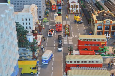 11 Mayıs 2013 Plastikten yapılmış, şehir hayatı oyuncaklarla dolu