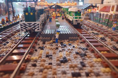 11 Mayıs 2013 Plastikten yapılmış, şehir hayatı oyuncaklarla dolu