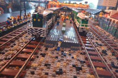 11 Mayıs 2013 Plastikten yapılmış, şehir hayatı oyuncaklarla dolu