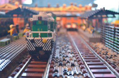 11 Mayıs 2013 Plastikten yapılmış, şehir hayatı oyuncaklarla dolu