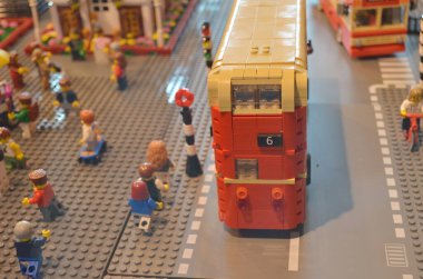 11 Mayıs 2013 Plastikten yapılmış, şehir hayatı oyuncaklarla dolu