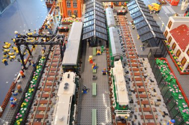 11 Mayıs 2013 Plastikten yapılmış, şehir hayatı oyuncaklarla dolu