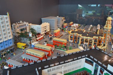 11 Mayıs 2013 Plastikten yapılmış, şehir hayatı oyuncaklarla dolu