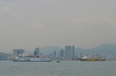 11 Mayıs 2013 'te Victoria Limanı Hung Hom' un doğusunda görüldü.