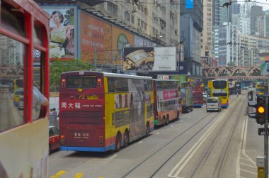 11 Mayıs 2013 Causeway Körfezi 'ndeki ünlü tramvaylarla şehir manzarası