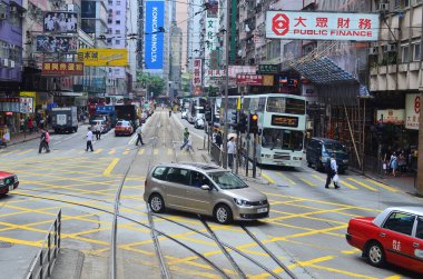 18 Mayıs 2013 Wan Chai, Hk 'deki ünlü tramvaylı şehir manzarası.