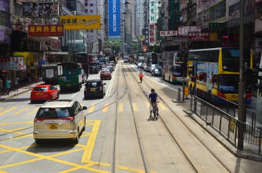 18 Mayıs 2013 Wan Chai, Hk 'deki ünlü tramvaylı şehir manzarası.
