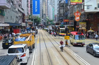 18 Mayıs 2013 Wan Chai, Hk 'deki ünlü tramvaylı şehir manzarası.