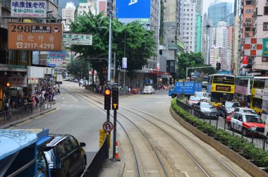 18 Mayıs 2013 Wan Chai, Hk 'deki ünlü tramvaylı şehir manzarası.