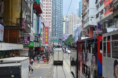 18 Mayıs 2013 Wan Chai, Hk 'deki ünlü tramvaylı şehir manzarası.
