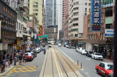 18 Mayıs 2013 Wan Chai, Hk 'deki ünlü tramvaylı şehir manzarası.