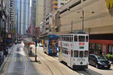 18 Mayıs 2013 Sheung Wan, Hk 'de ünlü tramvaylar ile şehir manzarası