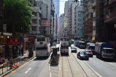 18 Mayıs 2013 Sheung Wan, Hk 'de ünlü tramvaylar ile şehir manzarası