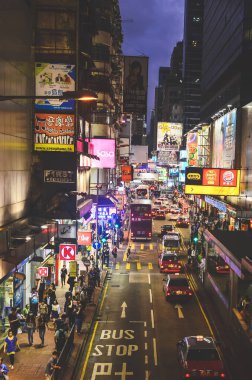 23 Mayıs 2013 Mong Kok, Hong Kong 'da yaya geçidi