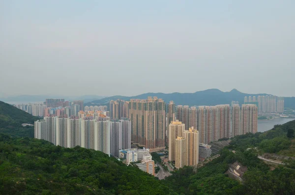 12 Temmuz 2013 Tiu Keng Leng 'deki modern iskan binası.