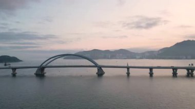 TKO Cross Bay Link, HK 7 Şubat 2023 'teki ilk deniz geçidi.