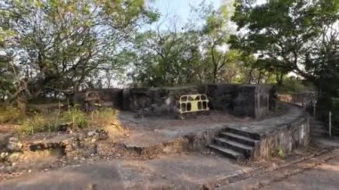 Devil 's Peak Battery, 15 Şubat 2023 tarihinde Devil' s Hill, Yau Tong, Kowloon 'da kurulmuş eski bir kaledir.