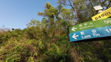 15 Şubat 2023 'te parktaki Doğal Yol tabelasını imzalayın..