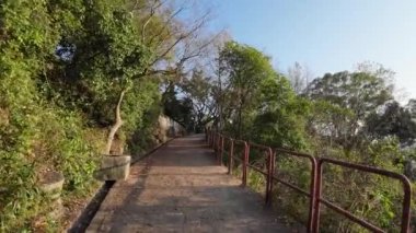 Devil 's Peak Battery yolunda, 15 Şubat 2023' te Devil 's Hill, Yau Tong, Kowloon' da bulunan eski bir kale var.