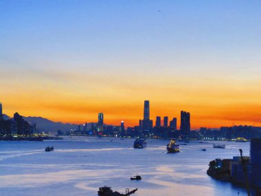 2013 Aug 5 the Kowloon Peninsular, the Twilight of summer