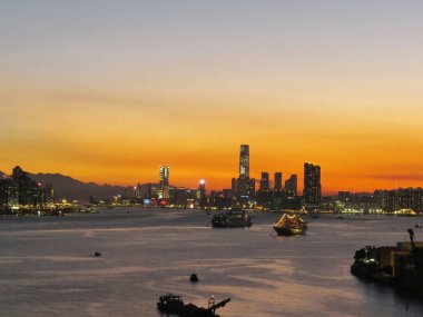 2013 Aug 5 the Kowloon Peninsular, the Twilight of summer