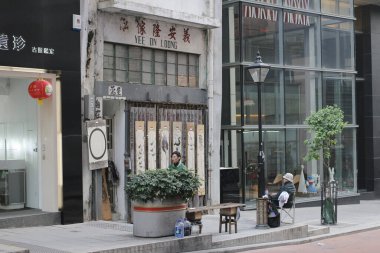 28 Dec 2013 the man drawing at the street, hong kong