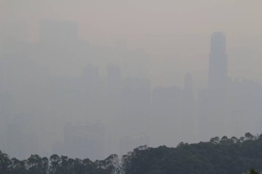 la contaminación del aire se cierne sobre la isla de distrito de hong kong Valle feliz
