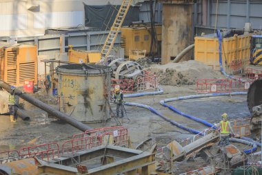 Hong Kong 'daki inşaat sahasında.