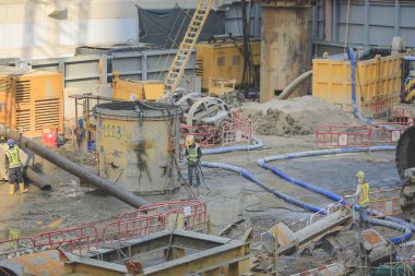 Hong Kong 'daki inşaat sahasında.